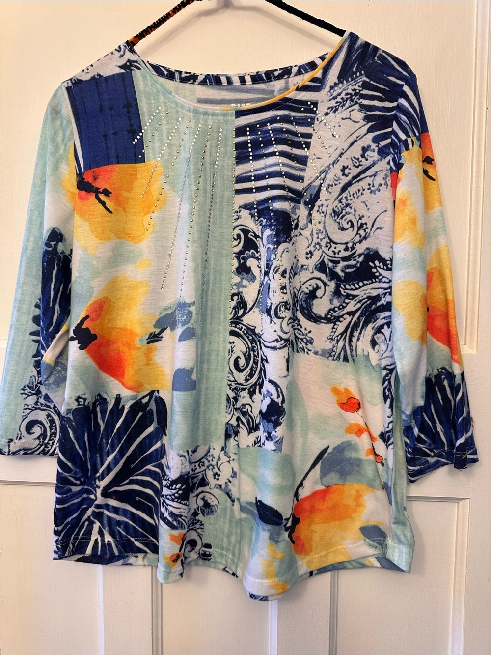 ⭐️ Alia Med Floral 3/4 Sleeve Tee in Light Blue & Navy